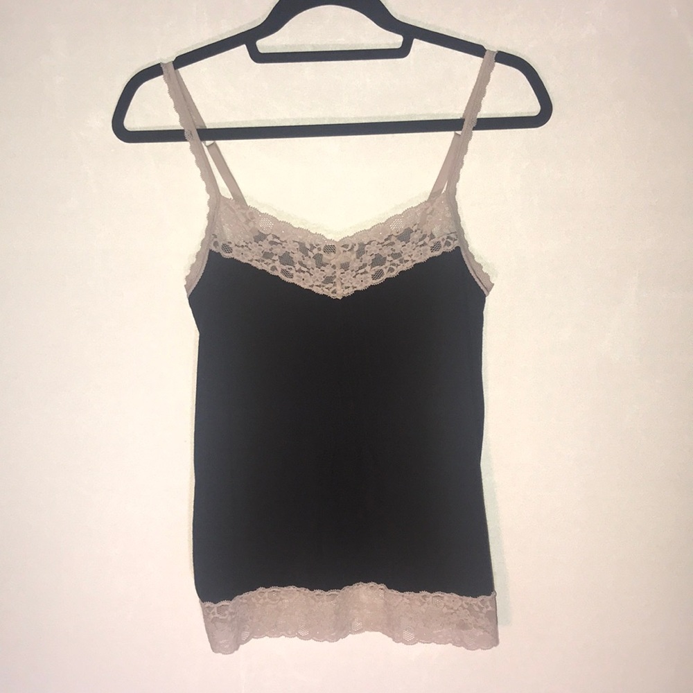 Black sleeping tank w/ lace trimmings